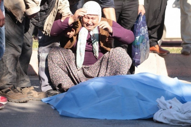 Ölümünü izlemek için birbirleriyle yarıştılar