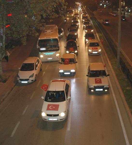 Adana halkı sokağa döküldü