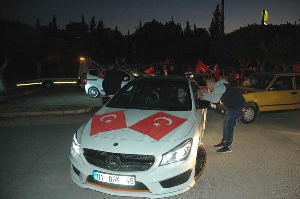 Adana halkı sokağa döküldü