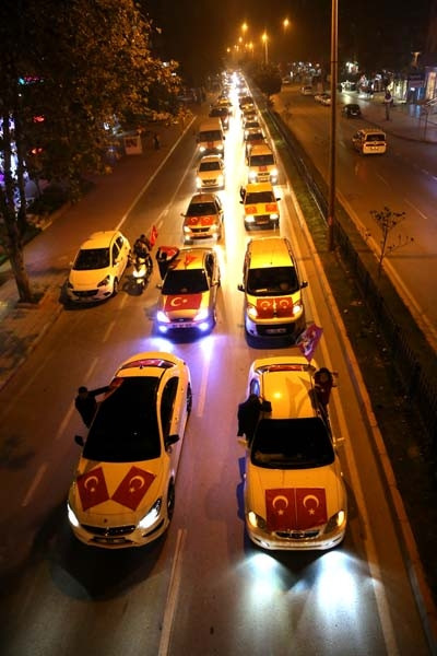 Adana halkı sokağa döküldü