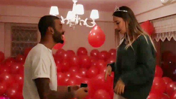 Survivor Efecan'dan sürpriz evlilik teklifi