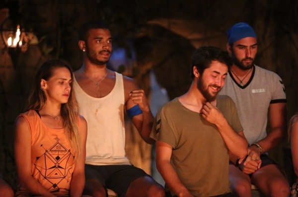 Survivor Efecan'dan sürpriz evlilik teklifi