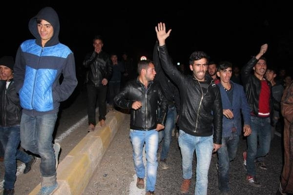 Elektrik kesintisini yol kapatarak protesto ettiler