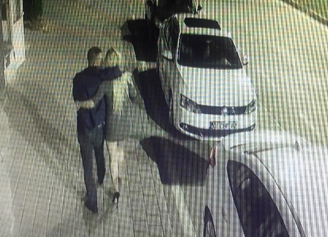 Bar çıkışında dehşet ! Sevgilisine siper oldu ama...