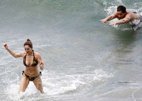 Sevgili farklı, bikini aynı!