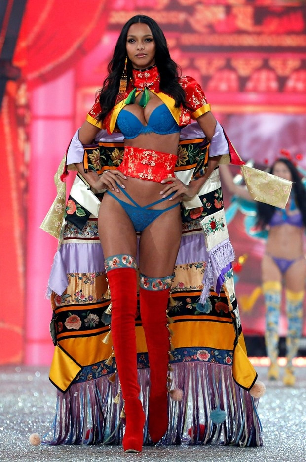 2016 Victoria's Secret Fashion Show