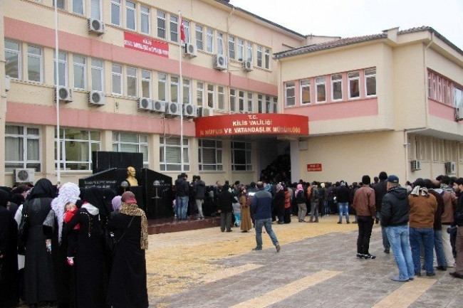 Nüfus Müdürlüğünde Suriyeli İzdihamı