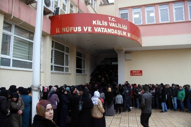 Nüfus Müdürlüğünde Suriyeli İzdihamı