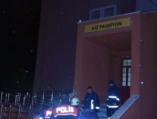 Kız öğrenci pansiyonunda yangın !