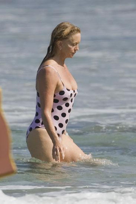 Goldie Hawn plajda