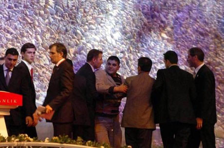 Başbakandan iş istedi