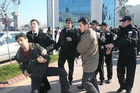 Doğalgaz protestosuna dayak !