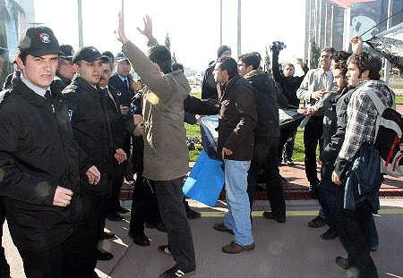 Doğalgaz protestosuna dayak !