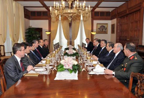 Abdullah Gül, hukukçularla toplandı