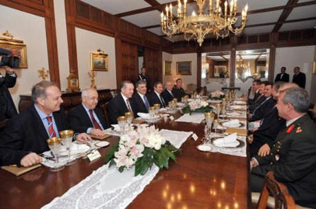 Abdullah Gül, hukukçularla toplandı