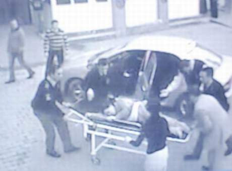 Çatışmaya giren oğluna siper oldu