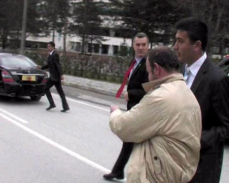 Cumhurbaşkanının konvoyunda panik