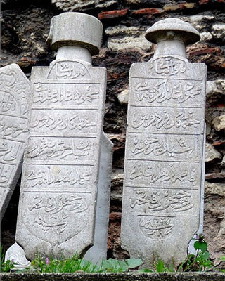 Mezar taşları ne anlatıyor?