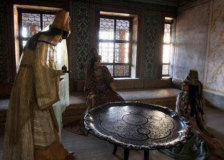 Harem kapılarını açtı