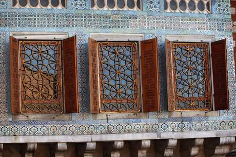 Harem kapılarını açtı