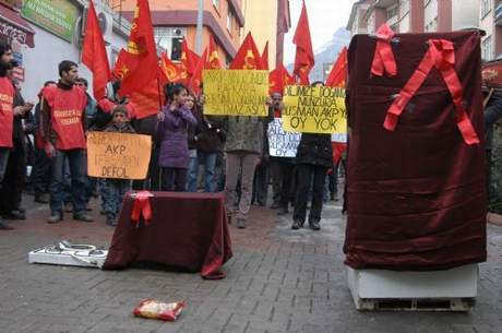 Tuncelide beyaz eşya protestosu