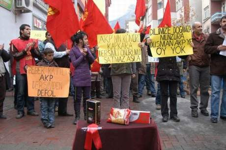 Tuncelide beyaz eşya protestosu