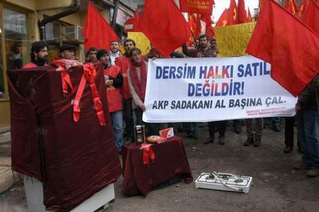Tuncelide beyaz eşya protestosu