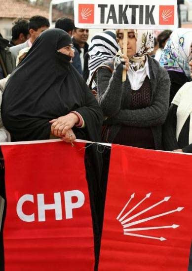 Çarşaflılardan CHP mitingi