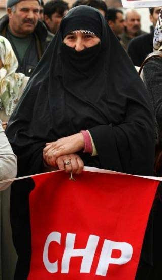 Çarşaflılardan CHP mitingi