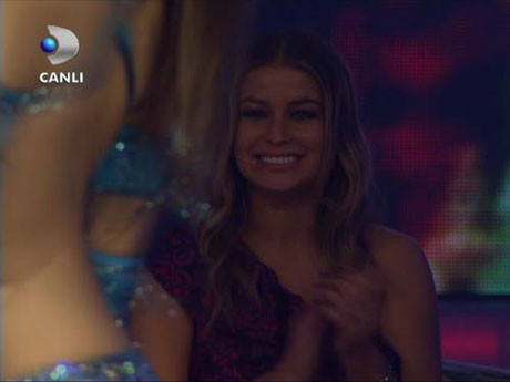 Carmenden göbek şov