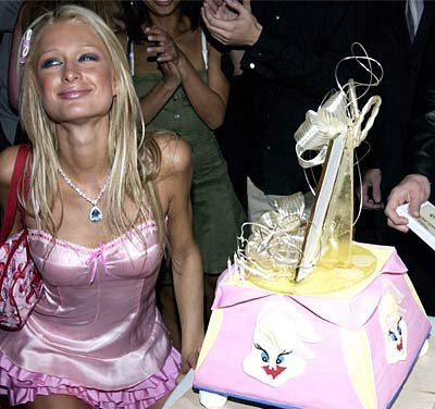 Paris Hilton gündemden düşmüyor