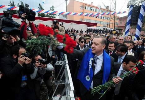 Erdoğan az kalsın düşüyordu!