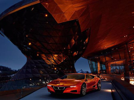 BMW M1 baş döndürüyor