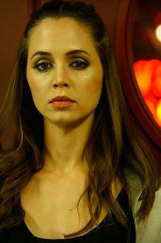Eliza Dushku, Maxime poz verdi
