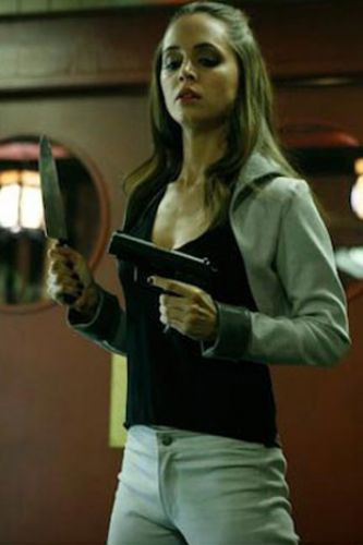 Eliza Dushku, Maxime poz verdi