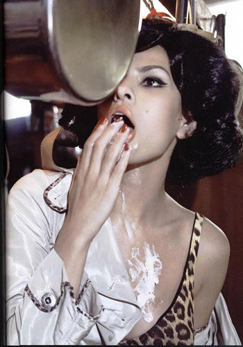 Eva Mendes büyüledi