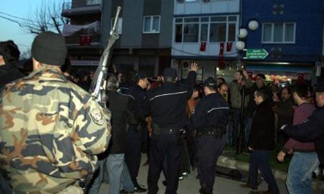 Polis katiline linç girişimi !