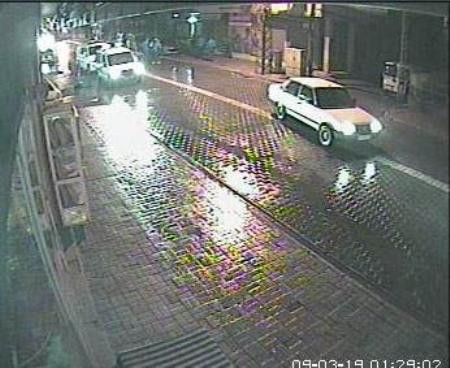 Polis dayağı kameraya takıldı