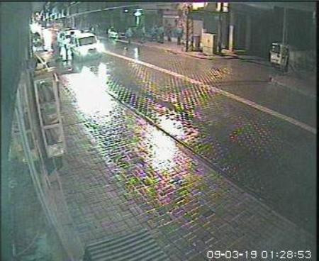 Polis dayağı kameraya takıldı