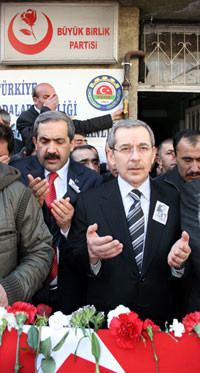 Onları 25 bin kişi uğurladı