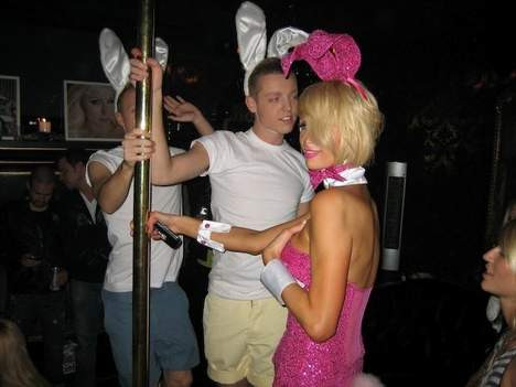 Paris Hilton tavşan kız oldu