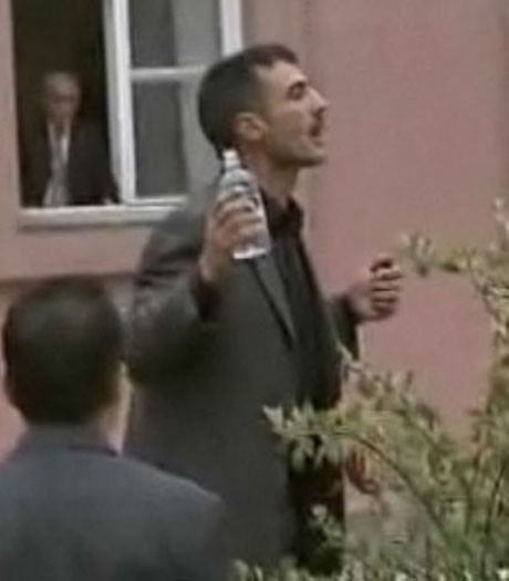 Başbakanlık önünde kendini yakmaya kalkıştı !