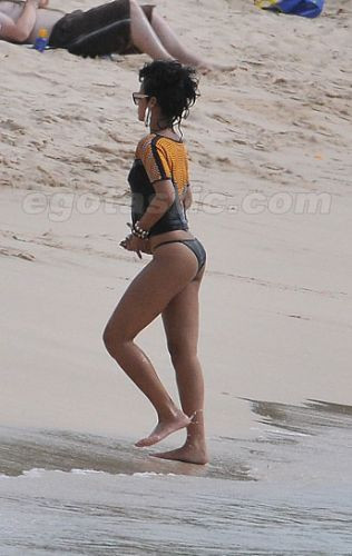 Rihanna tatilde !