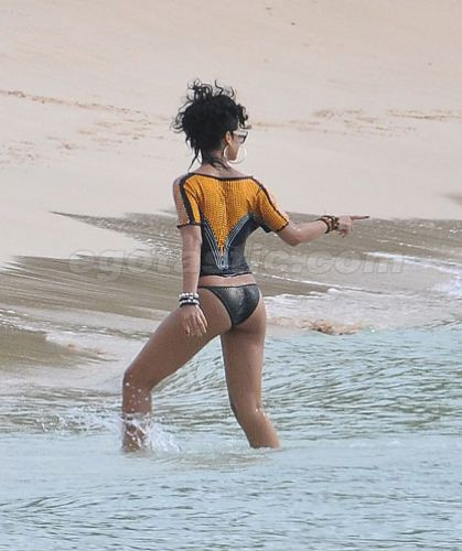 Rihanna tatilde !