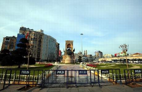 Taksim Meydanı bomboş!