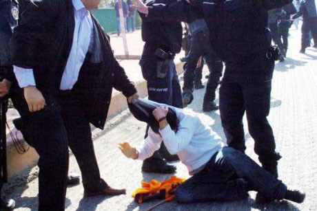 İzmitte işçilere polis engeli