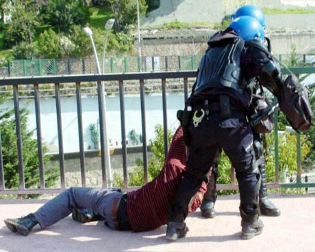 İzmitte işçilere polis engeli