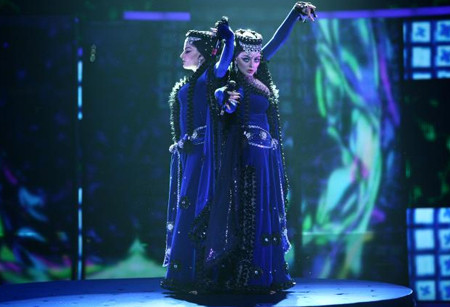 Eurovisionda dekolte yarışı !