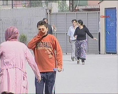 Yıkım ekiplerine direndiler