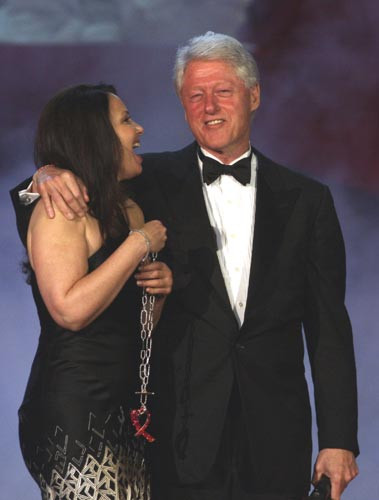 Bill Clinton uslanmıyor